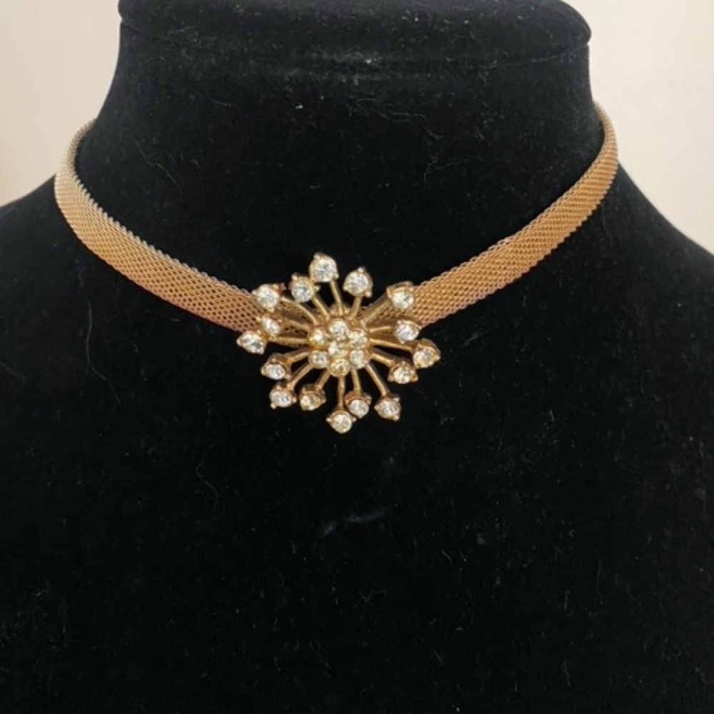 Exquisite Vintage Gold-Toned Metal Choker Necklace with Sparkling Rhinestones
